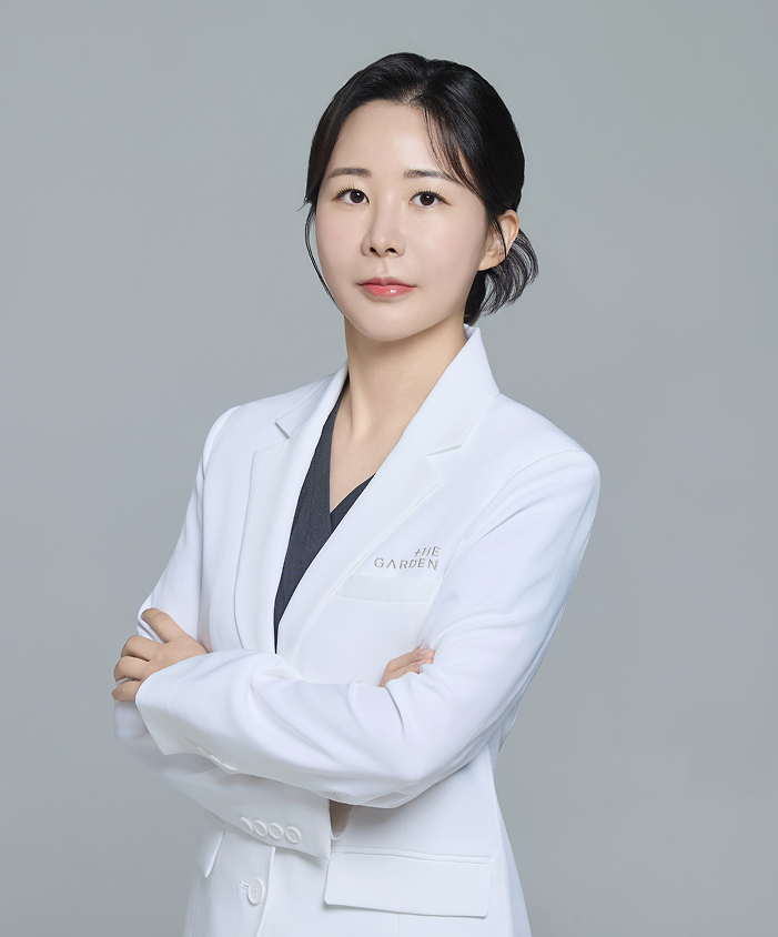Dr. Su Jung Park portrait, The Garden Clinic